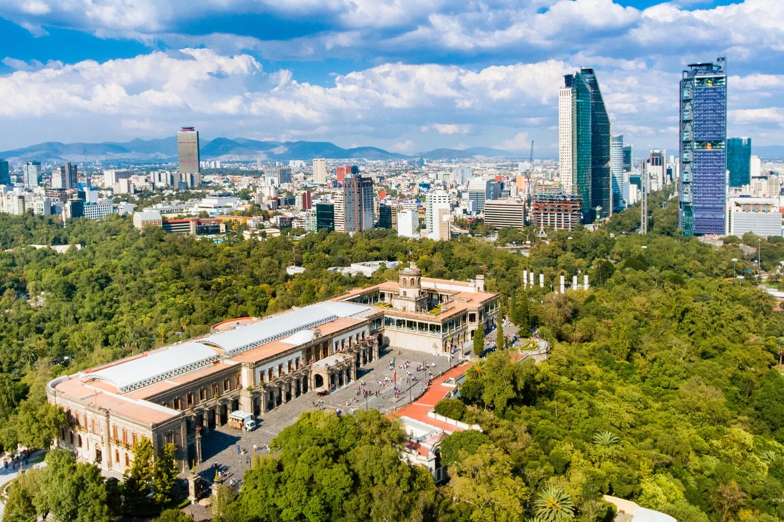 Practical Guide to Visiting Mexico City in 2026: Places to Go, Transportation Tips, Must-Have Apps, What to See, and How Flow Hotels Elevates Your Entire Experience