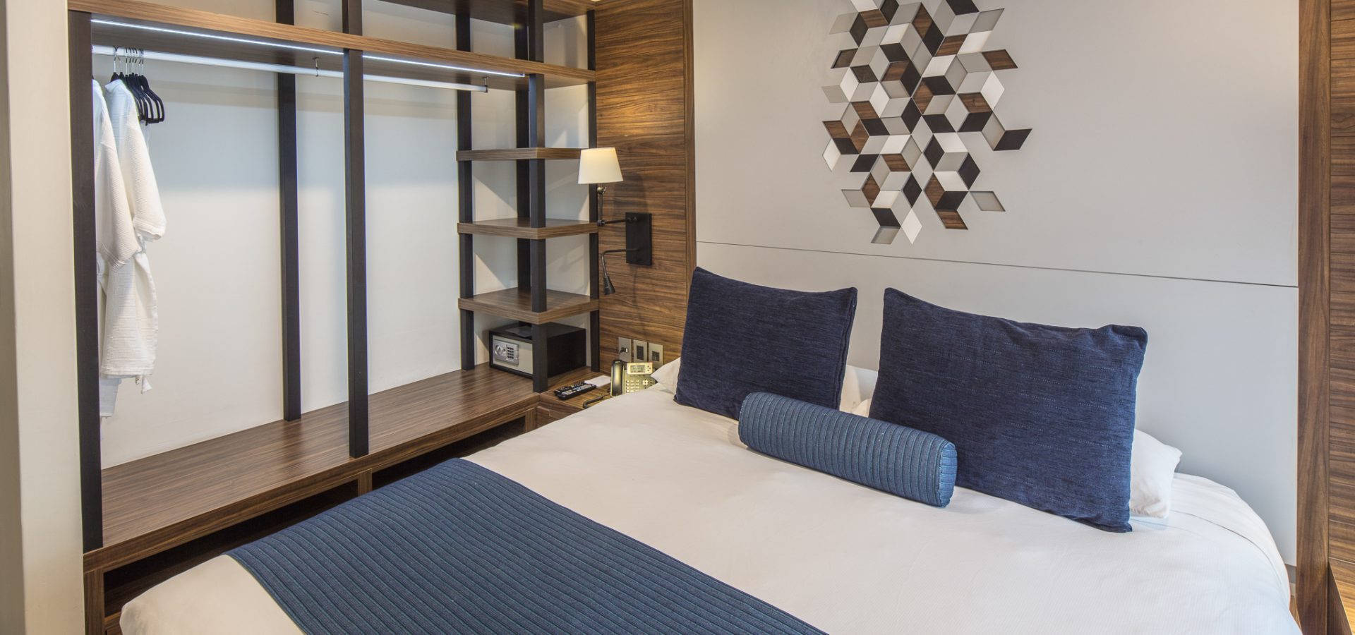 BED EXECUTIVE
