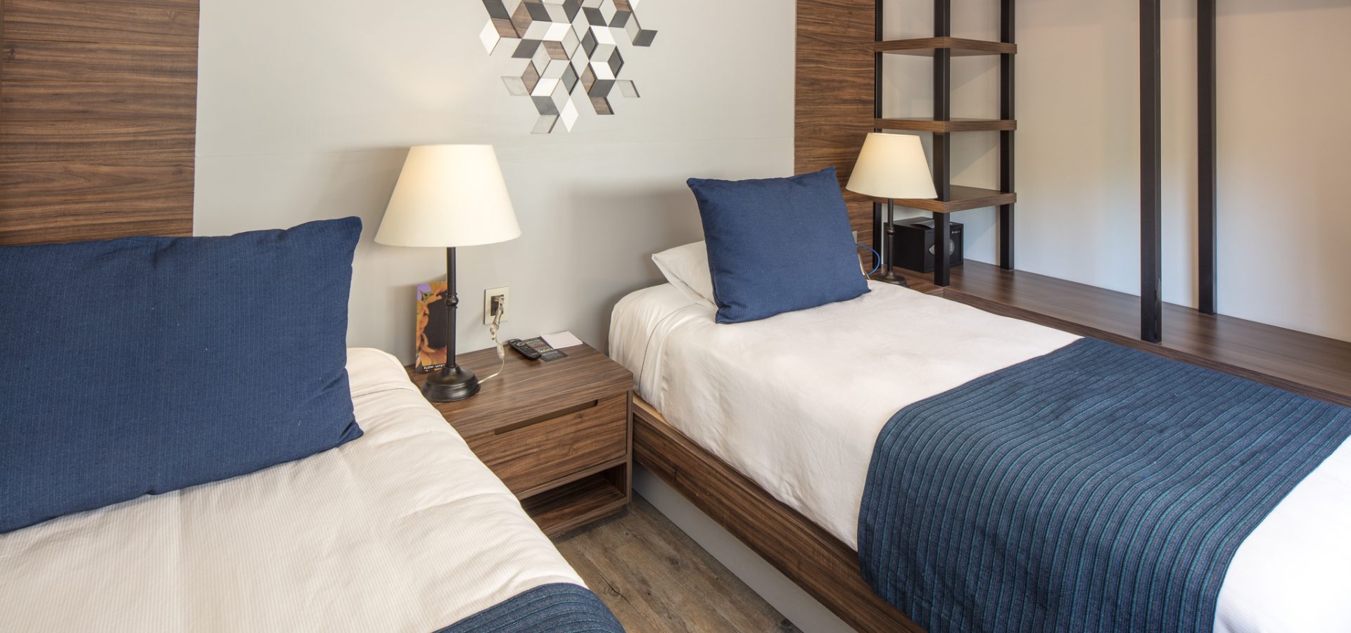 BEDS TWIN SUITE