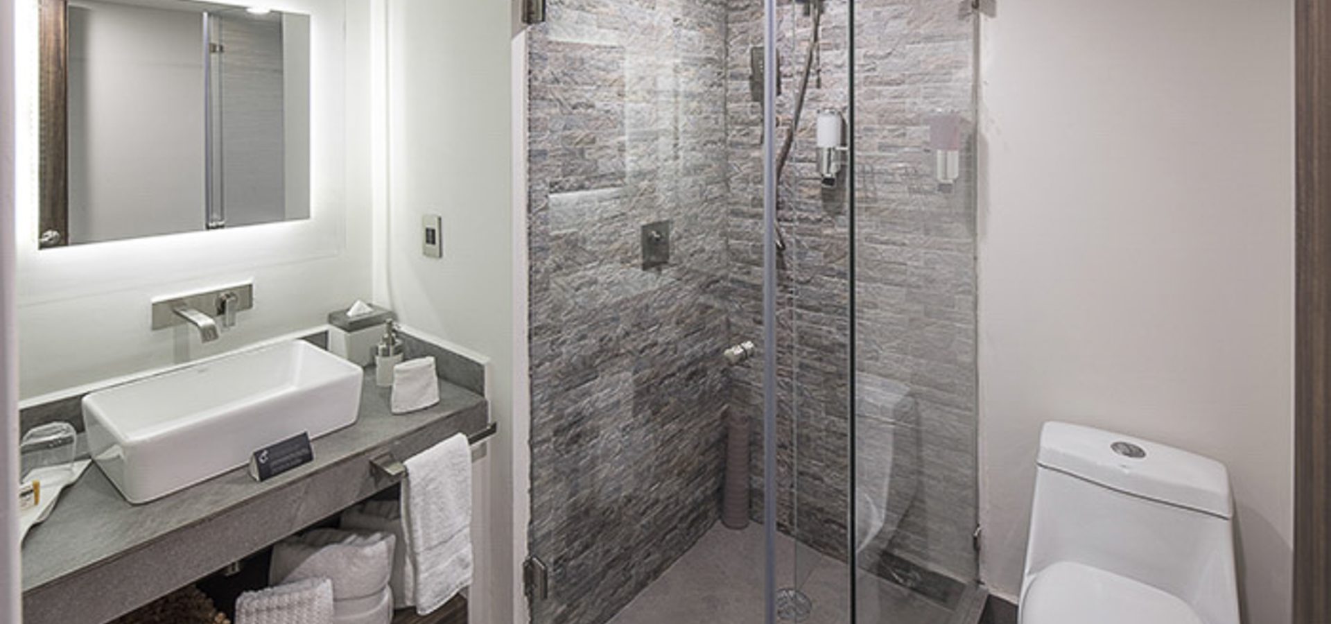 EXECUTIVE BATROOM OKK